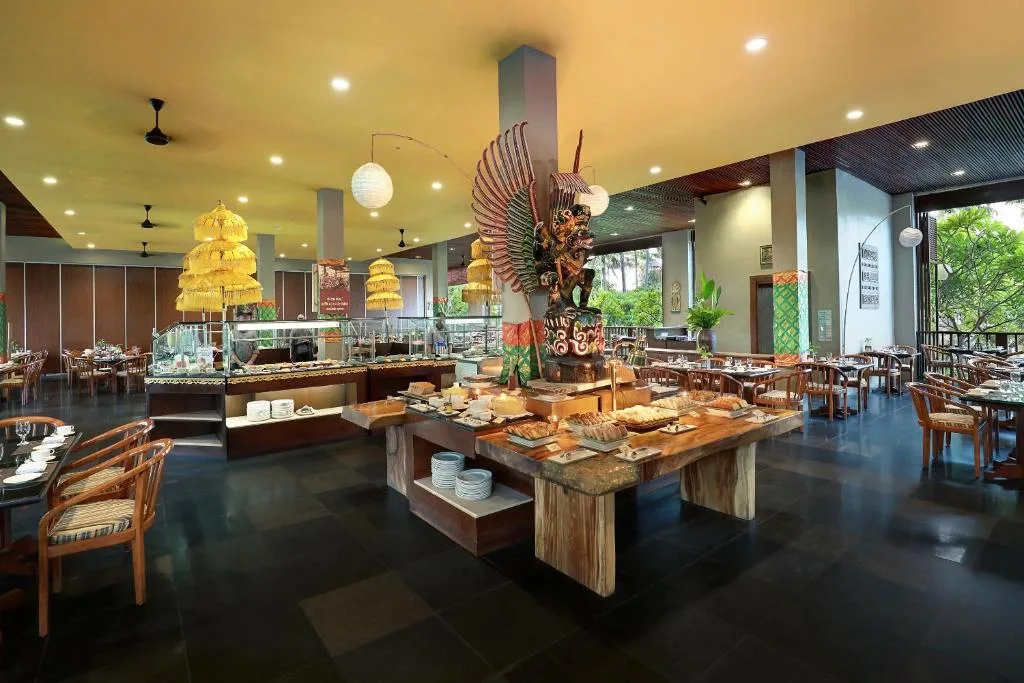 Legian Beach Hotel: another view