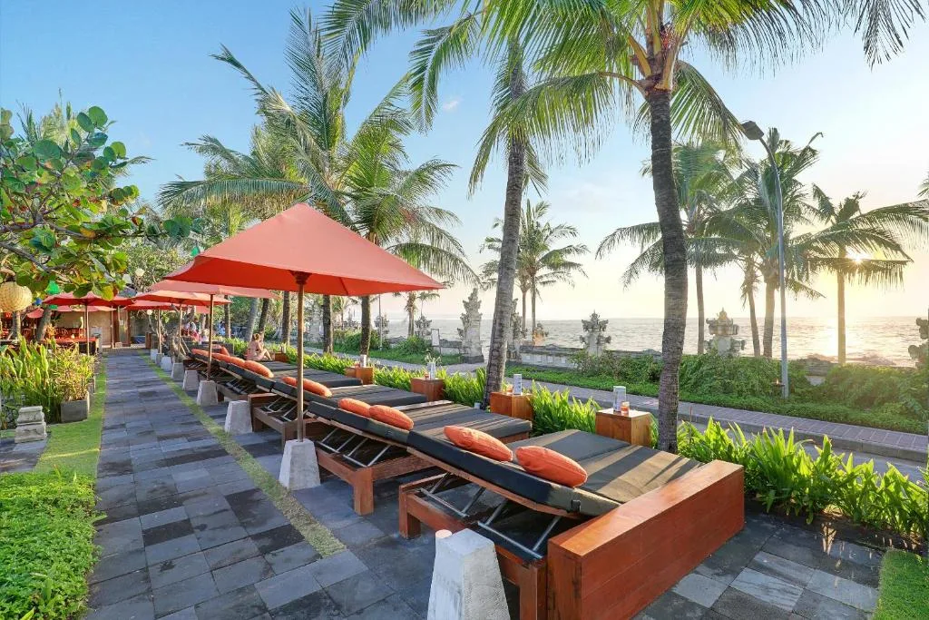 Legian Beach Hotel: another view