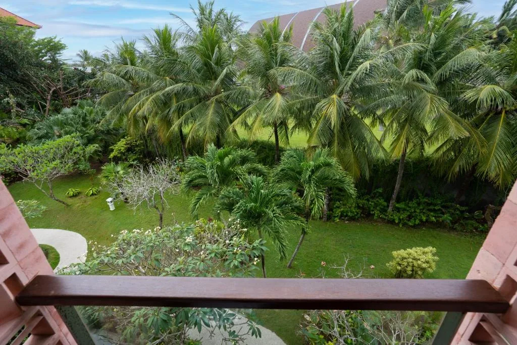MERUSAKA Nusa Dua: another view