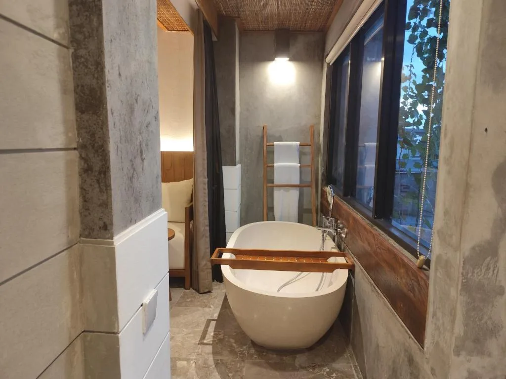 Purana Suite Ubud: another view