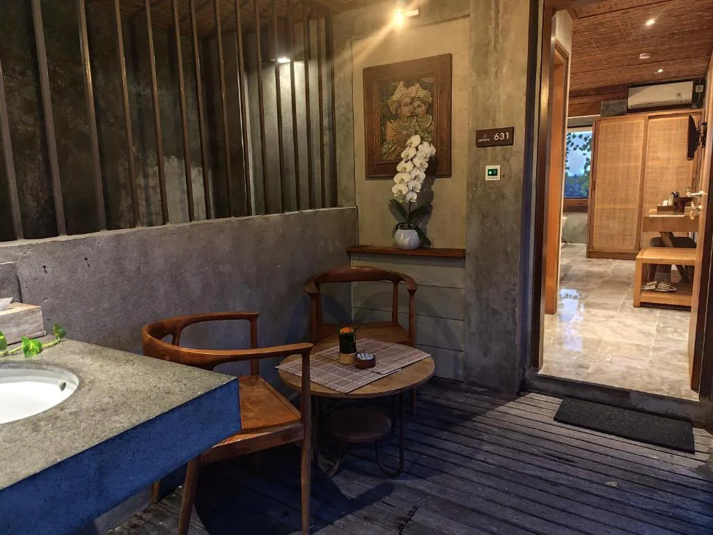 Purana Suite Ubud: another view