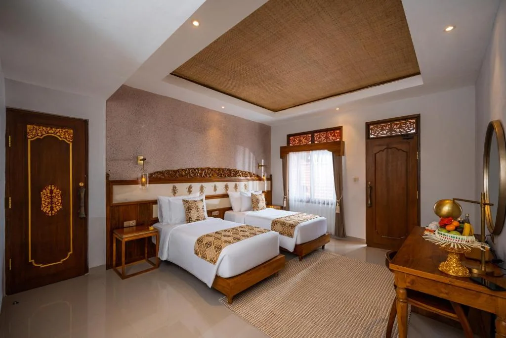 Puri Kantor Legacy: another view