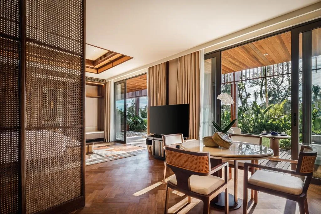 The Meru Sanur: another view